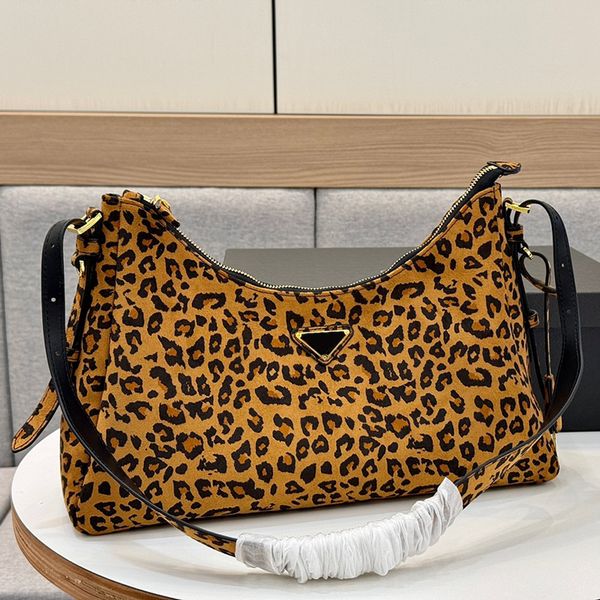 Designer bag luxurys Zipper Suede Hobo Fashion Buckskin Armpit bag Classic Chain Shoulder Bag Half Moon Package Crossbody Saddle bag Messenger Bag Fortune bag 35m