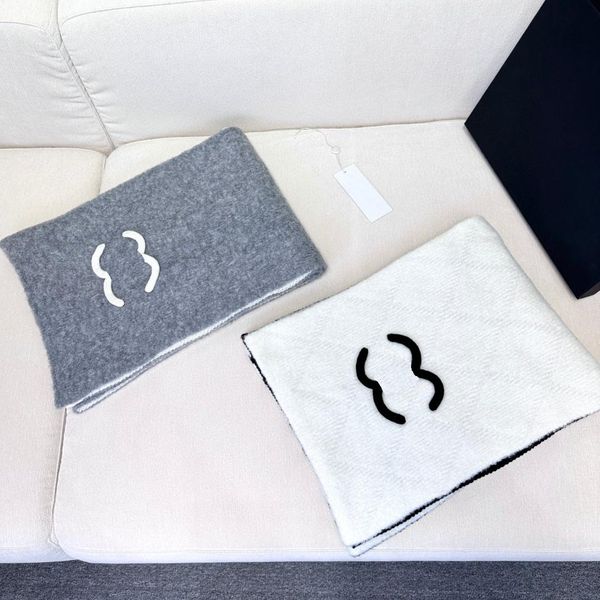 Designer Versatile Scarf Mens And Women Cashmere Kintted Longs Scarf Winter Outdoor Windproof Retro High-end Fashion Scarf With 2 Colors