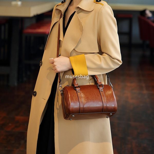 Street trend fashion niche design new pillow bag versatile genuine leather women's bag handbag oil wax leather one shoulder crossbody