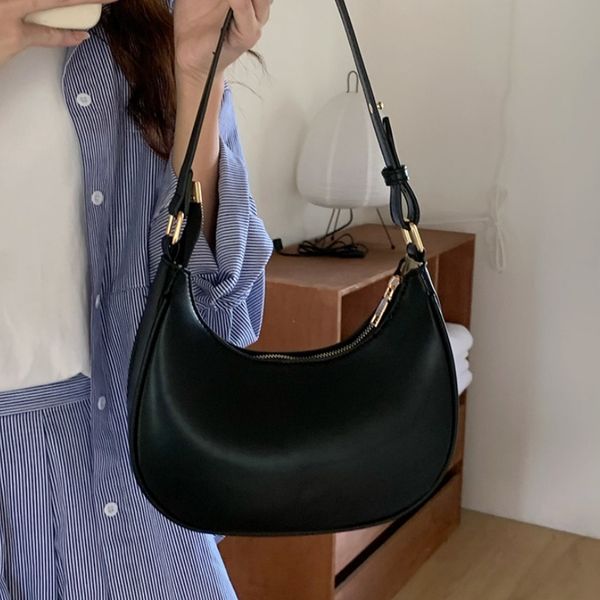 Urban minimalist and niche design spring and summer new underarm bag half moon bag simple and versatile single shoulder bag texture stick bag women crossbody bag