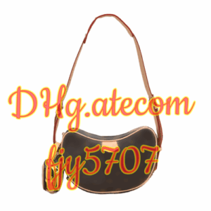 Designer bag heart-shaped, luxury shoulder bag: durable leather design, with detachable small bag