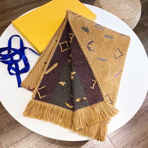 Luxury Designer 2024 New V Scarf Pashmina For Designers warm scarves Scarfs Fashion Classic Men and women Cashmere Wool Long Shawl