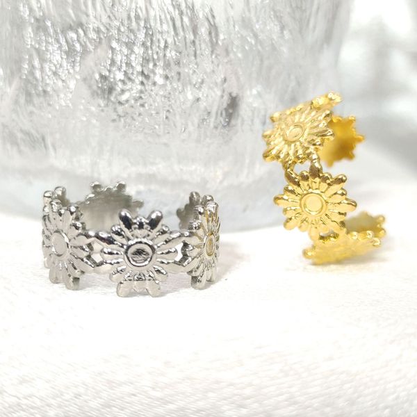 Titanium steel small flower ring, stainless steel niche design, women's mouth opening non fading ring