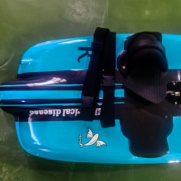 black technology electric surfboard powerful and instantly accelerates taking you to conquer the surging waves