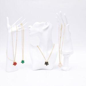 Designer Necklace Clover Classic Sweater Long Necklaces Fashion Gold Big Flowers Design for Man Woman Jewelry Pendant 4 Color Good Quality