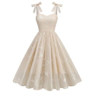 043-An outdoor activity message color girl's dress.