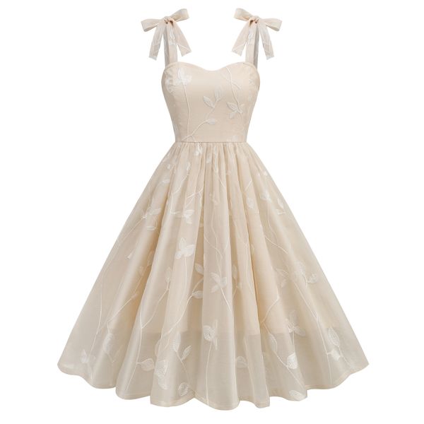 043-An outdoor activity message color girl's dress.