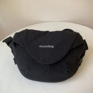 New magnetic women's bag casual breast bag Women's summer cycling crossbody bag boys fitness sports shoulder waist pack waterproof