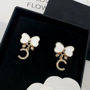 Luxury Stud Earrings Designer For Women Pearl Earrings Letter Valentine Day Gift Engagement Wedding Party Jewerlry Accessories