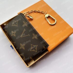 Designer Keychain Wallet Key Chain Hang Bag Charm Keyring Keychains hang Leather Designers Women Men CoinPurse Alloy Pendant Portachiavi Key Ring