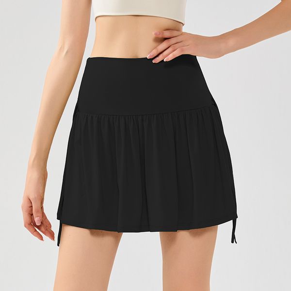 Fashionable sports yoga tennis skirt with high waist to cover the hips and prevent awkward half length skirt