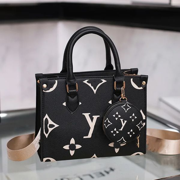 Designer bags Leather bags Totes bag Luxury bags Outdoor beach bags Crossbody bags Stylish and high-quality handbags Woven leather Practical for commuting