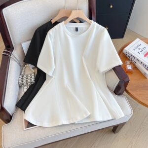 Plus size, top for summer 2025 new women's clothing, loose fitting and belly covering design, black and white 3510