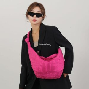 Korean niche design new mesh bubble bag women's Korean version cloud pleated bag casual one shoulder diagonal cross armpit dumpling bag