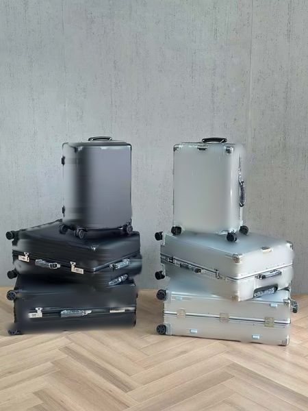 Luggage Rim0 Classic series metal universal wheel large capacity trolley case, silver/black fashion luxury boarding box .