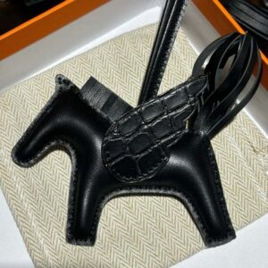 Designer Bag Keychain Charms for Handbags High Quality Cute Fashion Bag Charm Designer keychain for Womens charms chain Lanyards with box