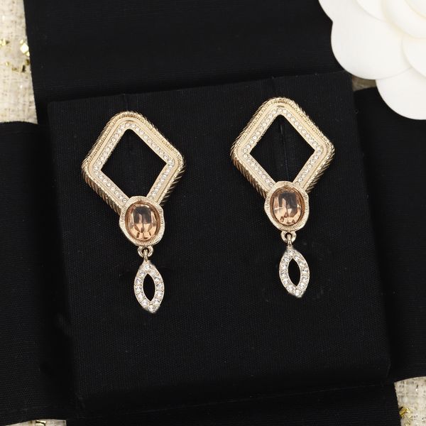 Fashion Designer Women's Elegant Earrings Ear Studs Woman Letters Wedding Special Designer Jewelry with Gift box 26269