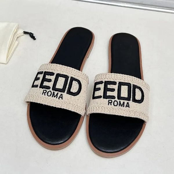 Fashion shoe designer's new sandals for both men and women, luxurious and versatile casual slippers