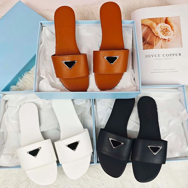 Fashionable summer shoes Designer sandals Beach shoes are flat and comfortable Rubber resin shoes