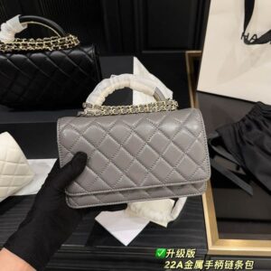 Women Designer Clutch Bag with Metal Handle Coin Purse Sequined Decoration Diamond Lattice Lambskin Leather Gold Hardware Matelasse Chain Crossbody Sacoche 19cm