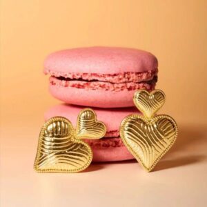 Luxury and sophisticated heart-shaped earrings for women, 2025 new style, exquisite pearl earrings, unique design, earrings for the petite.