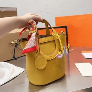 Top Quality Genuine Leather Fashion Bag Trendy And Personalized Designer Tote Bag Ladies Handbag Vegetable Basket Bag With Scarf Pendant