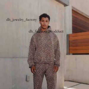 Men's Hoodies Sweatshirts Y2k high street fashion brand AKIMBO new top leopard print hooded sweatshirt loose sports shirt T240810 9c5 f7c