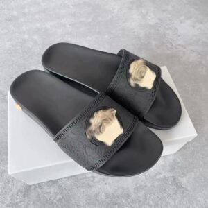 Luxury Casual Shoes: Trendsetting Unisex Beach Sandals by Designers