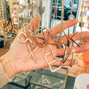 Korean version – Collection of simple and elegant letter-shaped short collar necklaces for women's accessories