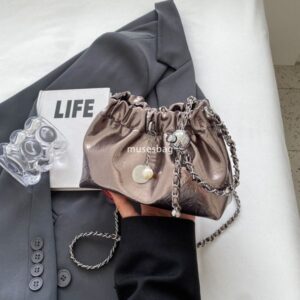 New handbag for women niche light luxury pleated cloud bag chain strap crossbody bag, fashionable and versatile one shoulder bucket bag