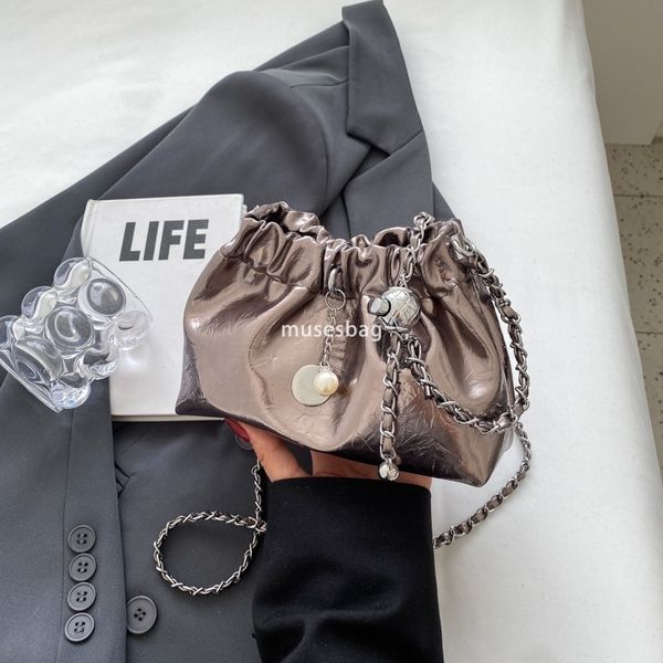 New handbag for women niche light luxury pleated cloud bag chain strap crossbody bag, fashionable and versatile one shoulder bucket bag