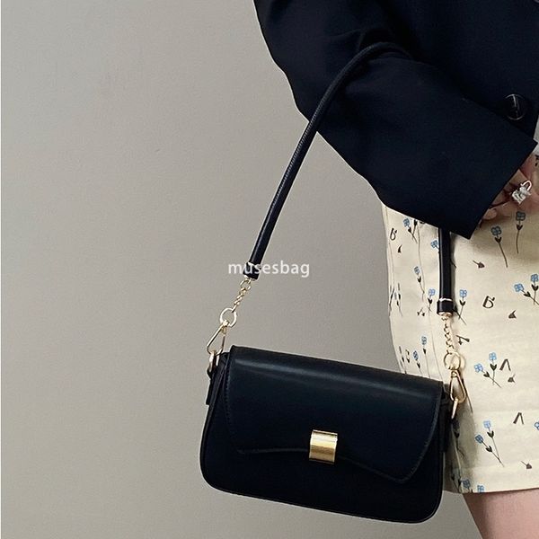 Large capacity urban minimalist and atmospheric bag women's new fashionable and versatile commuting shoulder bag high-end feeling stick bag underarm crossbody bag