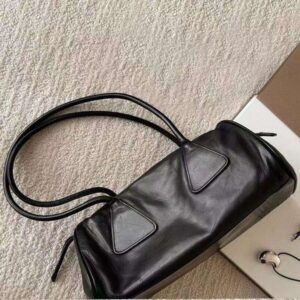 Niche 2025 Tote New Sugar Triangle Underarm Bag Large Capacity Single Shoulder Texture Premium Commuter Handbag