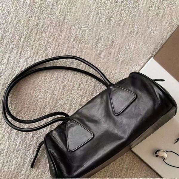 Niche 2025 Tote New Sugar Triangle Underarm Bag Large Capacity Single Shoulder Texture Premium Commuter Handbag