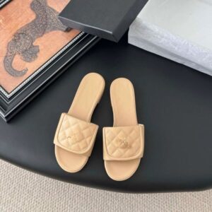 New designer sandals Suitable for summer travel shoes Beach shoes Leather craftsmanship Classic luxury shoes Fashionable shoes