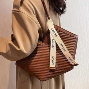 Designer Bag Luxury Bag Shoulder Bag Capacity Commuter Tote Vertical Print Women S Large Student Casual Heart Luxury Underarm Hot Crossbody