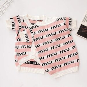 New high-end designer puppy pink pet fashion brand cardigan sweater comfortable, soft warm autumn and winter clothing Doukeji dog 17f