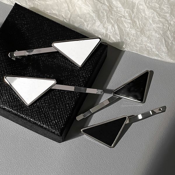 Designer Hot Metal Triangle Hair Clip with Stamp Women Girl Triangle Letter Barrettes Fashion Hair Accessories High Quality