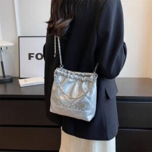 Designer bag fashionable luxury handbag shoulder bag new casual handbag fashionable luxury women's daily crossbody bag small hand-held wallet 023