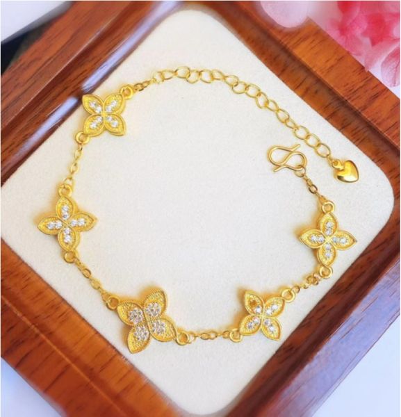 Double-sided four-leaf clover bracelet, light luxury and high-end fashion accessory for girls.