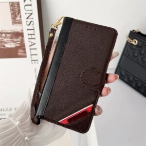 Fashion Wallet Phone cases for iphone 15 15pro14 14pro 14plus 13 13pro 12 12pro Leather 6 Card Holder Pocket Wristband Designer Cellphone Case