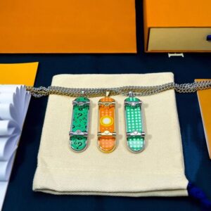 Skateboard Pendant Necklace fashionable Designer Necklaces for Man Woman Metal Good Quality