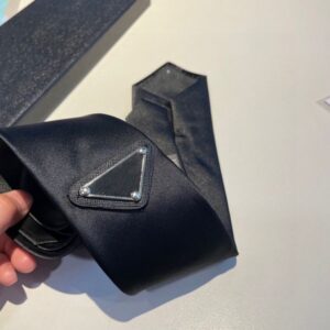 2024 Men Necktie Designer Mens Ties Fashion Neck Tie Letter Printed Bow Luxurys Designers Business Triangle Neckwear Shirt Decoration