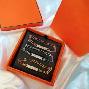 Designer Luxury Bracelet Classic Lady Charm Bracelets Fashion Elegant Accessories for Woman Man 6 Optional High Quality