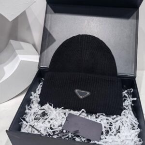 Mens Womens Caps Fashion 22FW Winter Skull Cap Casual Elemenrs Hats Female Fur Pom Warm Girl Beanies 6-Color