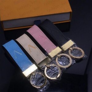 Fashion Key Buckle Car Keychain Handmade Leather Bags Keychains Man Woman 4 Colors Top Quality