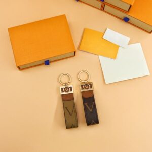 2022 Designer Keychains Bag Decoration Car Key Chain Gift Flowers Letters Design for Man Woman 7 Option High Quality