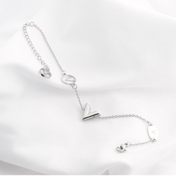 Designer Jewelry Golden Bracelets Necklace Earrings Charm round letter L home women bracelet link luxury designer hollow birthday gift jewellery does not fade