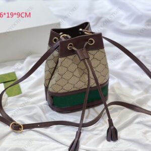 Top luxury designer cross body bags women shoulder bag classic two letter mini travelbag lady mobile phone Bag zero wallet multiple styles handbag