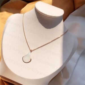 Fashion Necklace Classic Luxury Pendant Necklaces Suitable for Gifts Woman's Delicate Jewelry 4 Colors High Quality